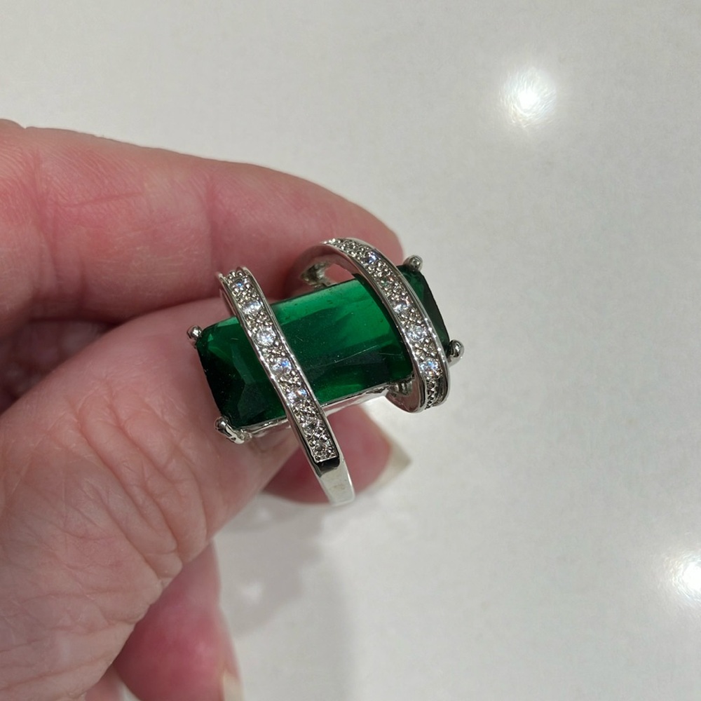 S925 Green and Silver Ring with Emerald Accents